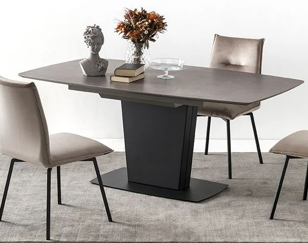 Athos Extendable Table